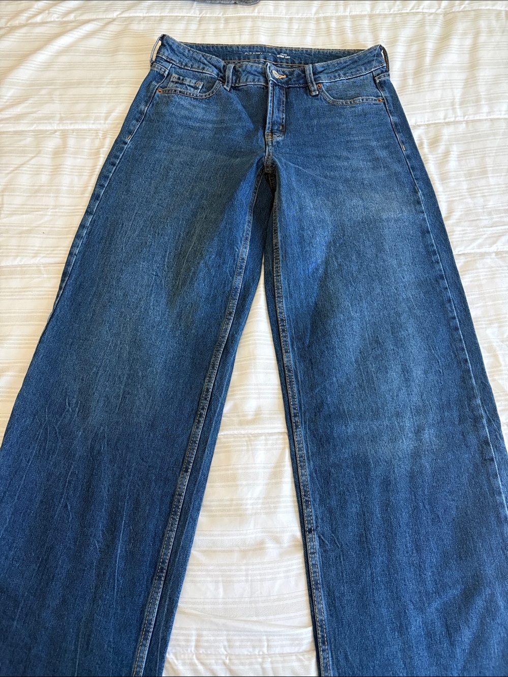 Old Navy Relaxed Straight-Leg Jeans in Medium Blue Wash